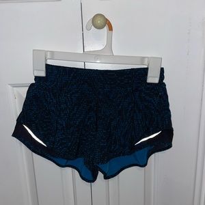 Lululemon Hotty Hot Low-Rise Lined Short 2.5 in